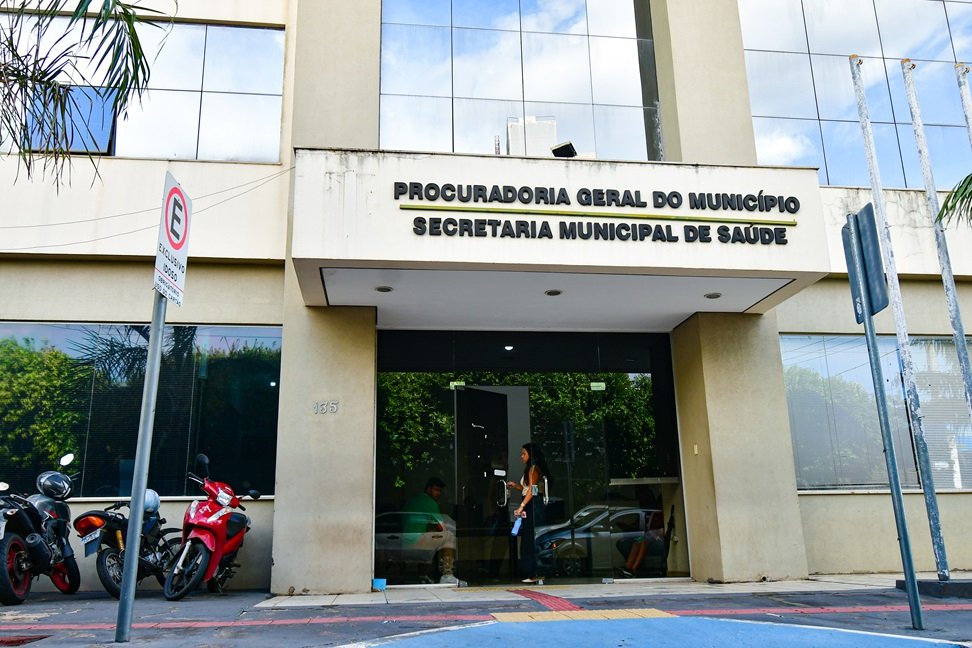 Prefeitura de Cuiabá efetua pagamentos de prêmio-saúde e quitação do 13º salário dos servidores da SMS