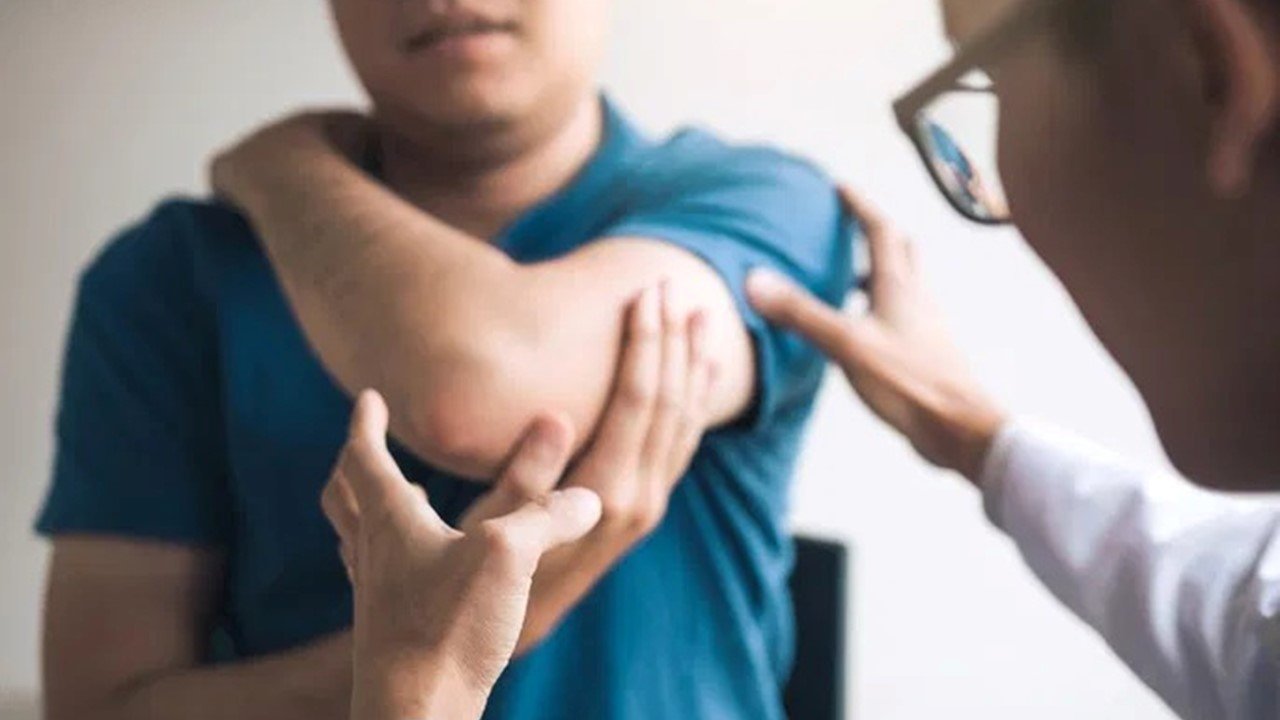Palestra sobre dor crônica causada por Chikungunya para médicos é realizada em Cuiabá
