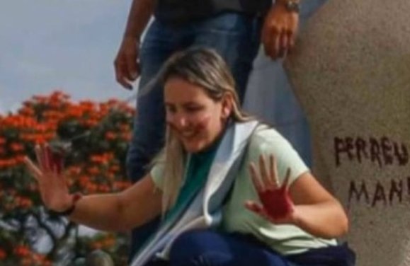 “Débora do Batom” é condenada a 14 anos de prisão e multa de R$ 30 milhões pelos atos de 8 de janeiro