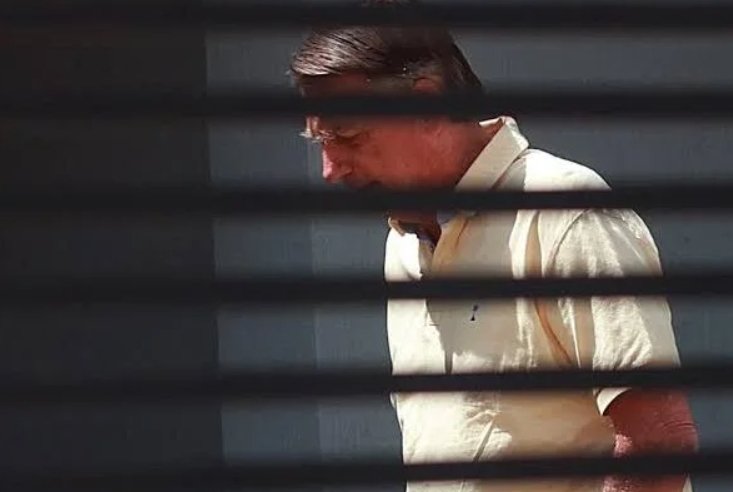 Passou mal: Médico acompanha Bolsonaro durante a noite em prisão domiciliar