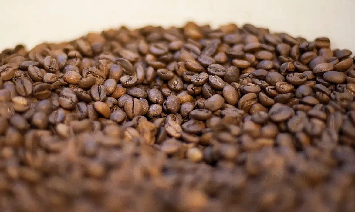 Anvisa proíbe café com fragmentos de vidro e outros produtos; veja marca